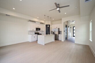 3839 Noah St in Houston, TX - Building Photo - Building Photo