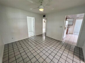 860 44th Ave N in St. Petersburg, FL - Building Photo - Building Photo