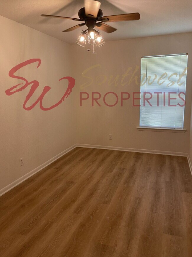 992 W Oak St in Stephenville, TX - Building Photo - Building Photo