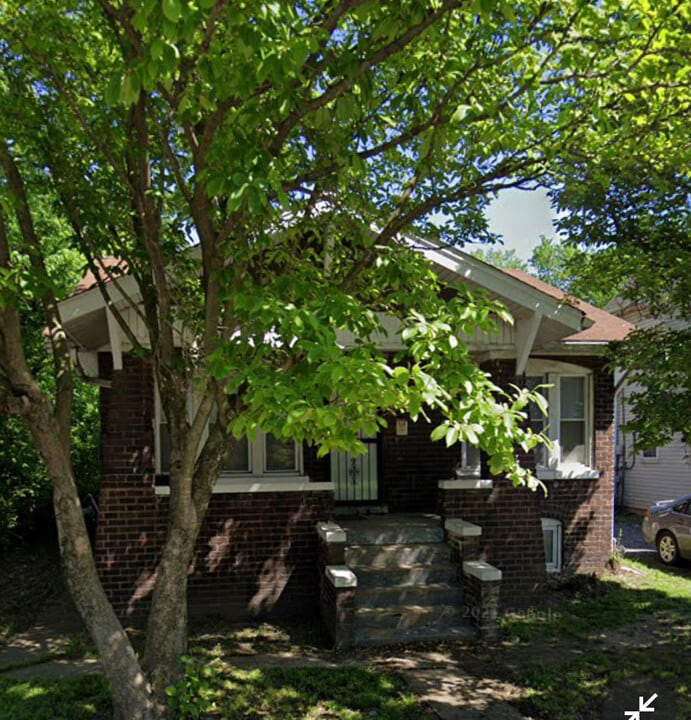 714 N 25th St in East St. Louis, IL - Foto de edificio