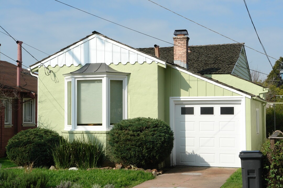 1342 Ord Way in Berkeley, CA - Building Photo