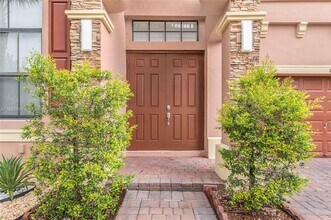 642 SE 37th Pl in Homestead, FL - Building Photo - Building Photo