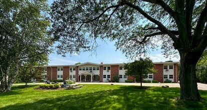 Roosevelt Gardens in West Bend, WI - Building Photo - Interior Photo