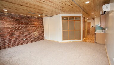 80 W Water St in Harrisonburg, VA - Building Photo - Building Photo