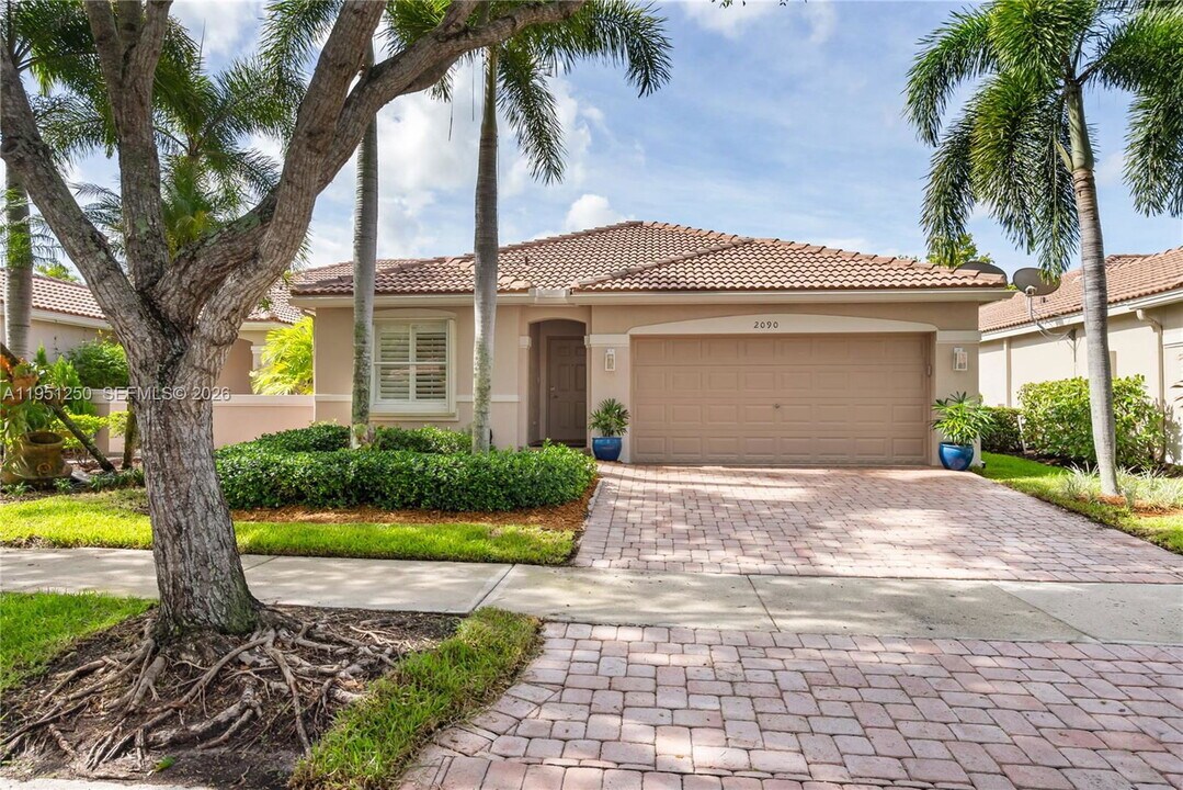 2090 Borealis Way in Weston, FL - Building Photo