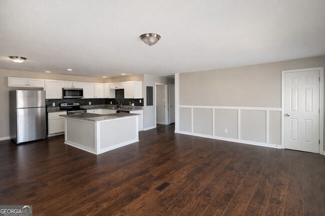 5205 Heather Ln in Atlanta, GA - Building Photo - Building Photo