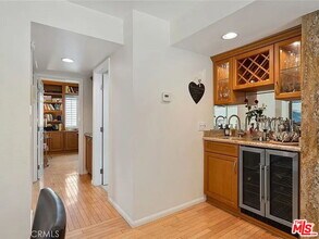 15175 Magnolia Blvd in Los Angeles, CA - Building Photo - Building Photo