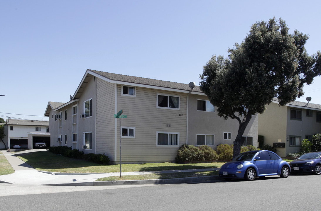 540 La Cadena Way in La Habra, CA - Foto de edificio