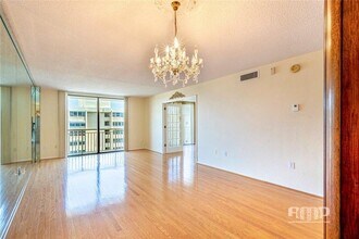 3100 NE 48th St, Unit 908 in Fort Lauderdale, FL - Foto de edificio - Building Photo