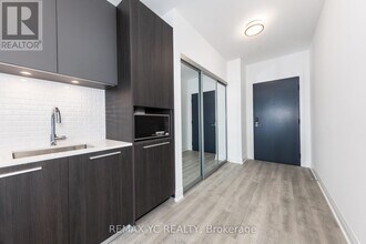 65 Broadway Ave in Toronto, ON - Building Photo - Building Photo