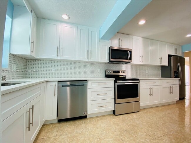 1610 SW 3rd Ave in Pompano Beach, FL - Foto de edificio - Building Photo