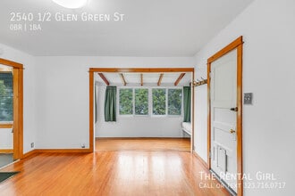 2540 1/2 Glen Green St in Los Angeles, CA - Building Photo - Building Photo