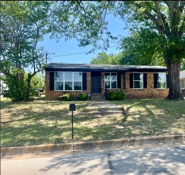 property at 1523 N Englewood Ave