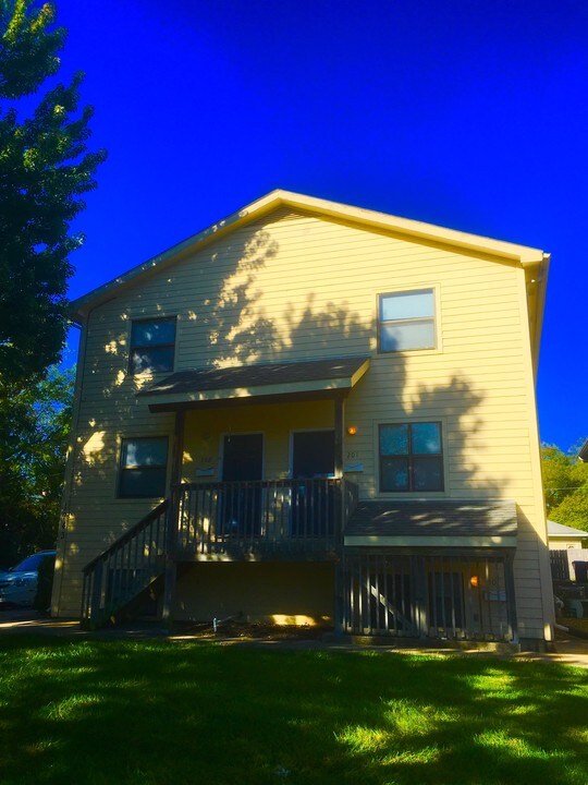 Ocho Court in Lawrence, KS - Building Photo