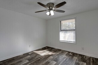 Whisperwood ~ Boutique Cottage Style Living Meets Hassle Free Leasing in Gainesville, FL - Building Photo - Interior Photo