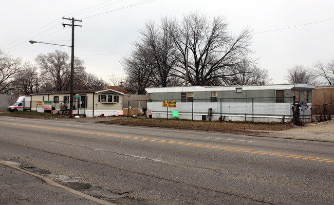 Landmark Estates in Warren, MI - Building Photo - Building Photo