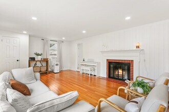 21 Frederick St in Trumbull, CT - Building Photo - Building Photo