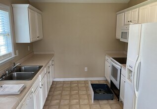 201 Gold Leaf Ct in Jacksonville, NC - Building Photo - Building Photo