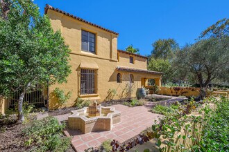 500 N Las Palmas Ave in Los Angeles, CA - Building Photo - Building Photo