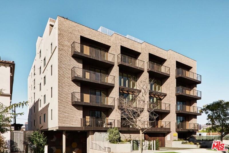 1319 Orange Grv Ave in Los Angeles, CA - Building Photo