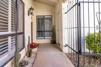 5511 N 71st Pl in Paradise Valley, AZ - Building Photo - Building Photo