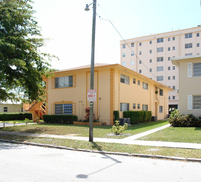 1812 Madison St in Hollywood, FL - Foto de edificio - Building Photo