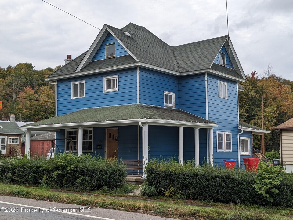 414 Rushbrook St in Mayfield, PA - Building Photo