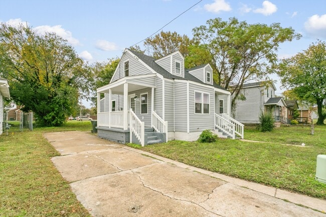 924 Ivy Ave in Newport News, VA - Building Photo - Building Photo