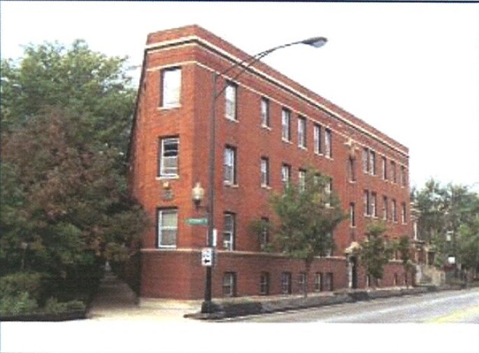 5806 N Ridge Ave in Chicago, IL - Foto de edificio