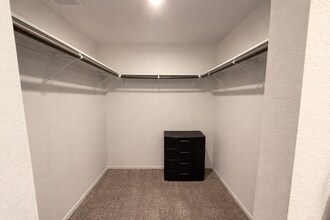 5242 Rothwell Hts Dr in Spring, TX - Foto de edificio - Building Photo