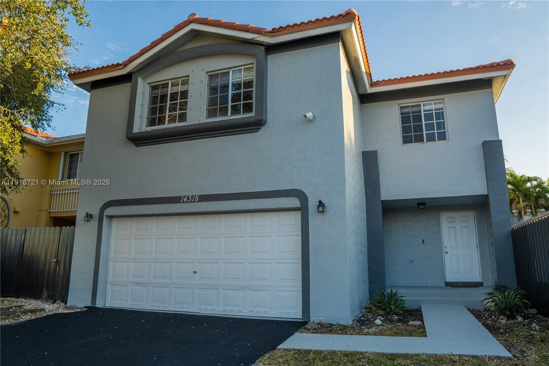 14318 SW 176th Terr in Miami, FL - Building Photo