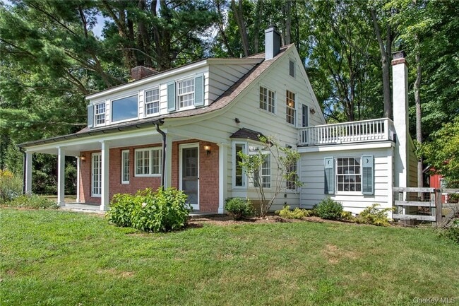 332 Quaker Hill Rd in Pawling, NY - Building Photo - Building Photo