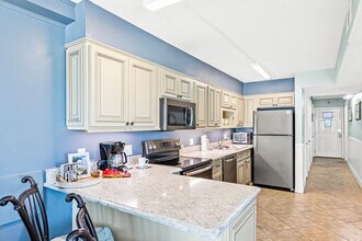 8743 Thomas Dr in Panama City Beach, FL - Building Photo - Building Photo