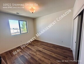 10922 Stepping Stone Dr in Reno, NV - Building Photo - Building Photo