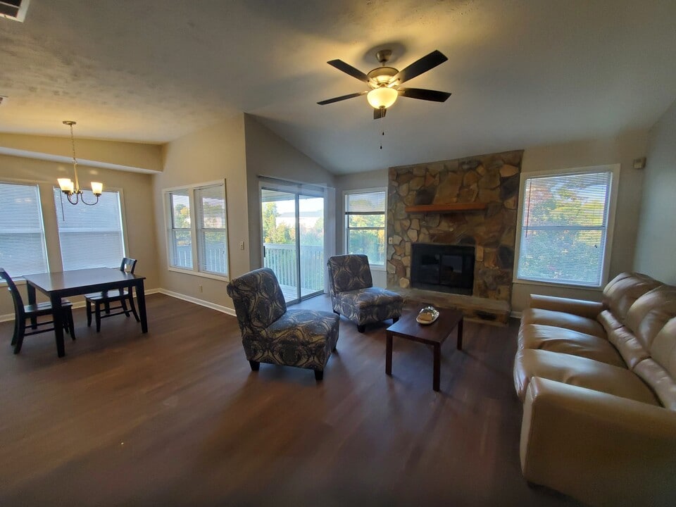 6748 Willowbrook Dr in Fayetteville, NC - Foto de edificio