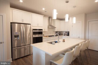100 St Ives Pl in Oxon Hill, MD - Building Photo - Building Photo