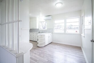 6106 Avenue R in Lubbock, TX - Building Photo - Building Photo