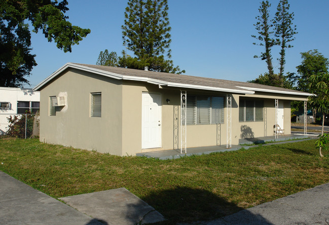 213 SW 14th St in Dania Beach, FL - Building Photo - Building Photo