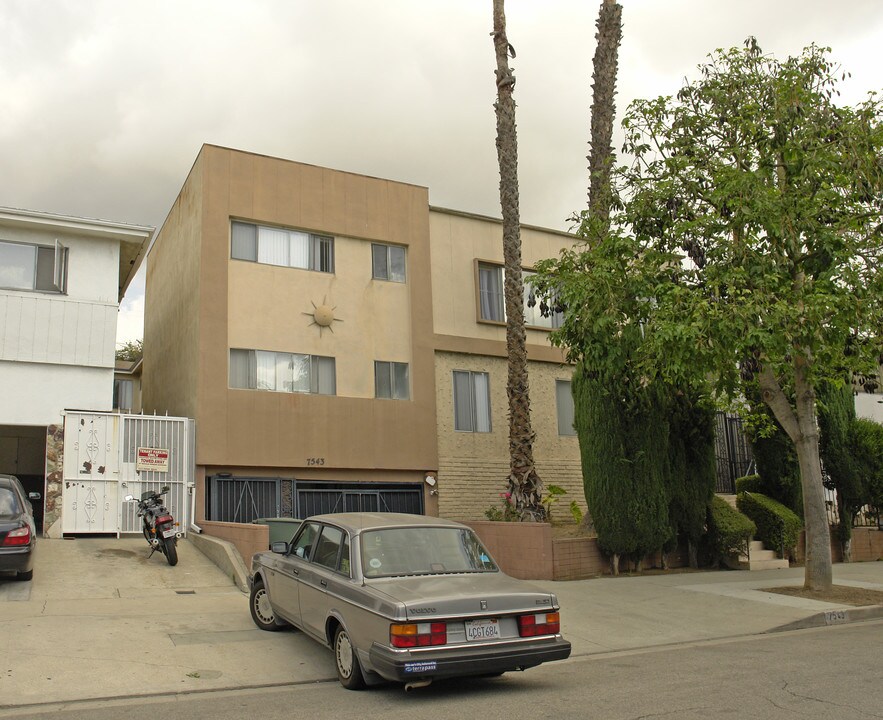 7543 Norton Ave in Los Angeles, CA - Foto de edificio