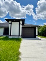 668 Chemstrand St E in Lehigh Acres, FL - Building Photo