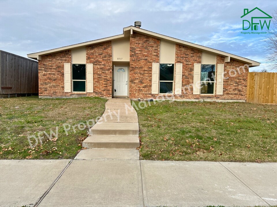 8917 Vernon Dr in Rowlett, TX - Building Photo