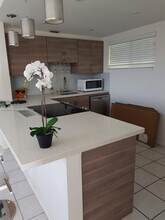 8001 Crespi Blvd in Miami, FL - Building Photo - Building Photo