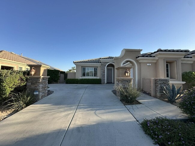 13 Vista Mirage Way in Rancho Mirage, CA - Building Photo - Building Photo