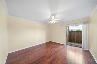 8429 Hearth Dr in Houston, TX - Building Photo - Building Photo