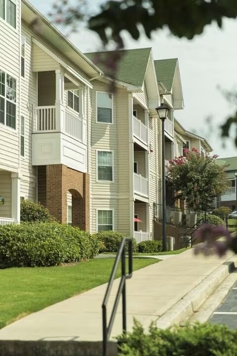 Crescent Pointe Apartments in Seneca, SC - Building Photo - Building Photo