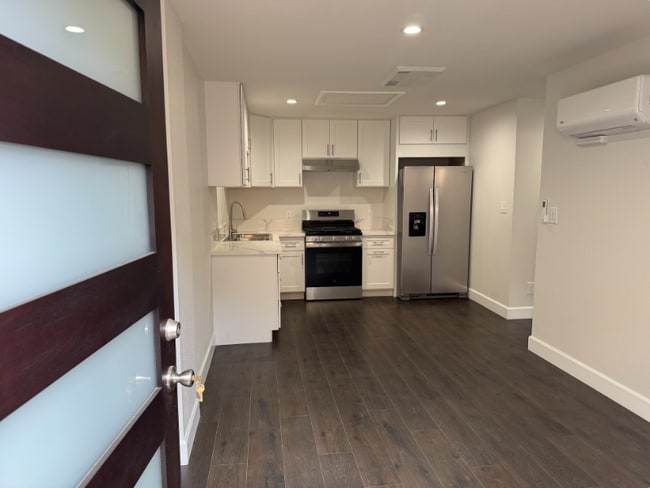 900 Stern Ln in Oxnard, CA - Foto de edificio - Building Photo