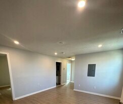 28 Lexington St, Unit 2 in Fall River, MA - Building Photo