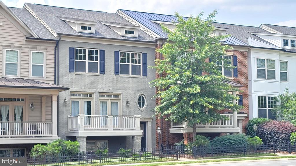 43348 Old Ryan Rd in Ashburn, VA - Foto de edificio