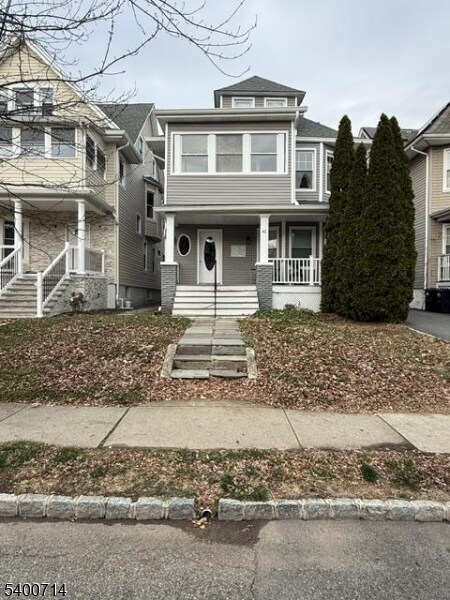 42 N Willow St in Montclair, NJ - Building Photo