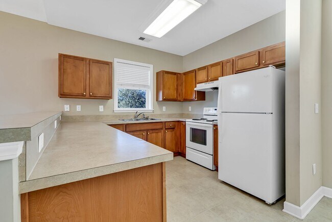 216 Castle Dr in Myrtle Beach, SC - Foto de edificio - Building Photo